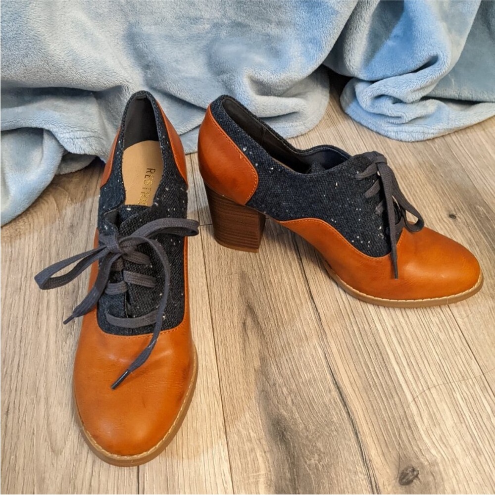 Restricted Women's Heels in Brown and Navy